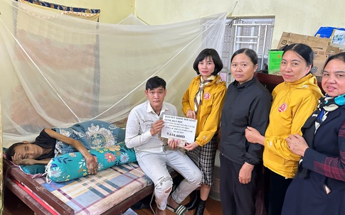 Tình cảm của bạn đọc báo Sức khỏe và Đời sống gửi tới nam thanh niên nghèo ở Nam Định chăm bố suy thận