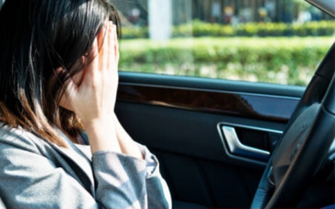 Cả xóm mừng khi vợ tôi bán ô tô