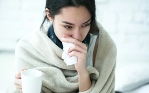 Bệnh cảm cúm làm gì cho nhanh khỏi: 6 loại nước nên bổ sung thường xuyên để giảm ho, nghẹt mũi