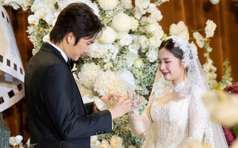 Đám cưới 'trong mơ', lãng mạn đầy sắc màu điện ảnh của cặp đôi diễn viên phim giờ vàng VTV