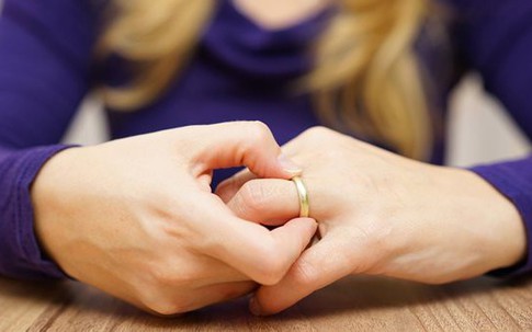 Nghe lời mẹ chọn người 'xứng đáng', tôi cay đắng: Mình đã lấy ai thế này?