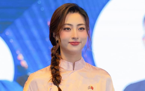 Lương Thùy Linh tiếp tục đảm nhận MC song ngữ tại Hội nghị cấp cao