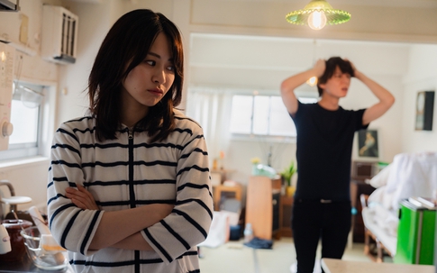 Tôi sợ hãi trước quan điểm dạy con của nhà vợ: 'Con gái chỉ cần có ngoại hình'