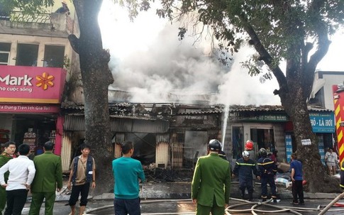 Hà Nội: Kịp thời khống chế đám cháy tại ki-ốt trên phố Lò Đúc