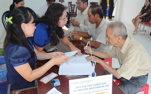 Nhóm đối tượng nào vừa được nhận trợ cấp 500.000 đồng/tháng, vừa được hưởng 100% chi phí khám chữa bệnh bảo hiểm y tế trong năm 2026?