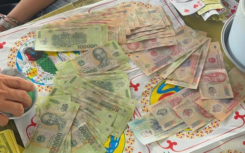 Bắt quả tang 19 đối tượng đánh bạc ăn tiền bằng hình thức lắc tài xỉu, bầu cua