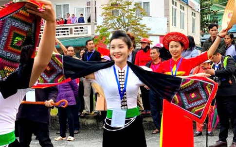 Lên Điện Biên xem Lễ hội Ném còn 3 nước Việt Nam -  Trung Quốc - Lào
