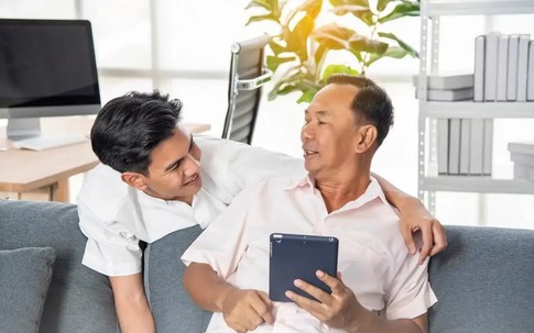 Tuổi già ở nhà con: Trải nghiệm khiến tôi thay đổi hoàn toàn suy nghĩ về tự do và hạnh phúc