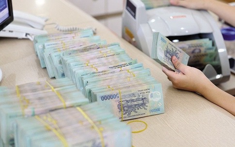 Tin sáng 19/12: Lao công một trường đại học được thưởng Tết 30 triệu đồng/người; có ngân hàng đưa lãi suất gửi tiết kiệm 6 tháng lên 7,5%/năm