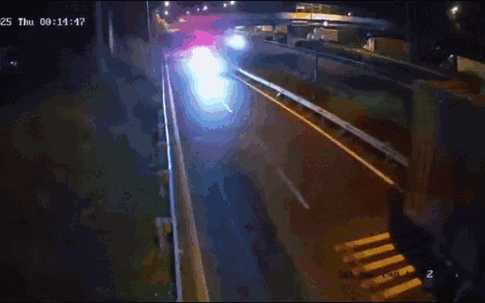 3 người tử vong khi xe cứu thương tông vào đuôi xe đầu kéo, bốc cháy dữ dội