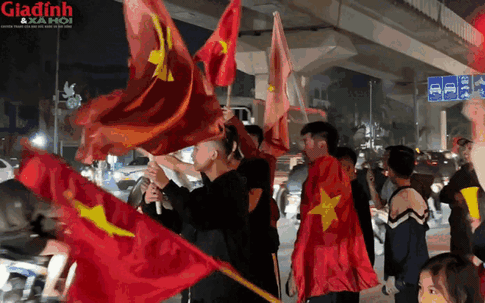 Hà Nội 'đêm không ngủ' sau chiến thắng của đội tuyển U22 Việt Nam tại SEA Games 33