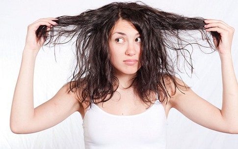 Mẹo khắc phục tình trạng tóc bết vào mùa đông