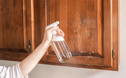 Cách vệ sinh tủ gỗ công nghiệp đơn giản, đẹp như mới mua