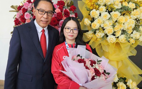 Nỗi lòng của người cha từng phản đối con gái chơi game