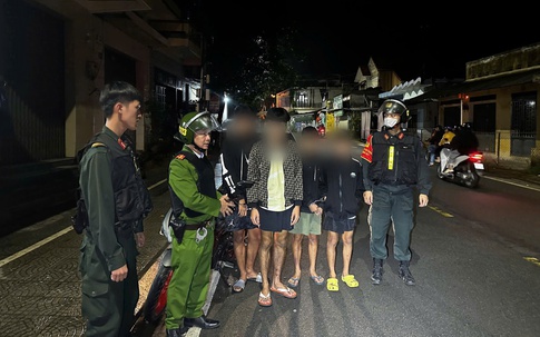 Mang đao, kiếm 'dạo phố', lộ hành vi trộm cắp xe máy