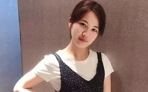 Bí ẩn đằng sau thu nhập hơn 747 triệu đồng/tháng, sống trong biệt thự, đi xe sang của người phụ nữ 32 tuổi