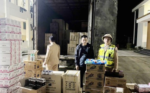 Bắt giữ xe tải chở mỹ phẩm không rõ nguồn gốc