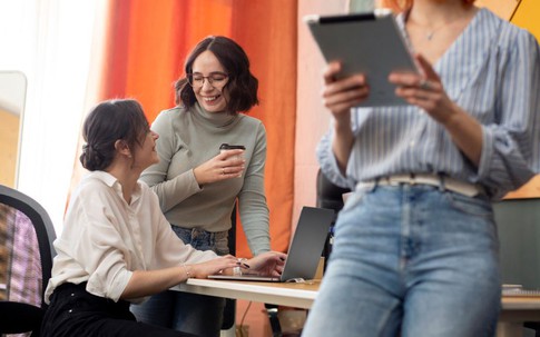 Người ít dùng mạng xã hội thường có 7 đặc điểm: Khác số đông nhưng tỉnh táo và sâu sắc