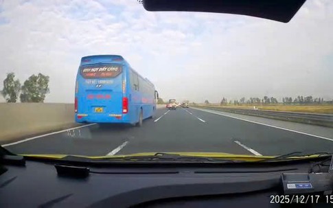 Tài xế xe khách bị xử lý vì đi vào làn cấm trên cao tốc Hà Nội - Hải Phòng