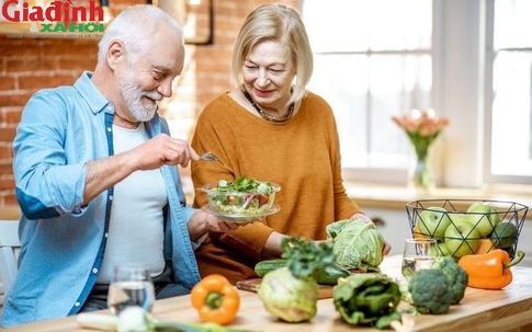 Người cao tuổi nên tránh 8 nhóm thực phẩm này để bảo vệ sức khỏe mỗi ngày