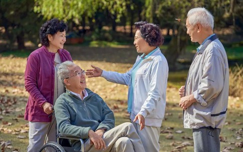 Bài học rút ra từ buổi họp lớp kỷ niệm 48 năm: Sau 60 tuổi, tốt nhất là nên tránh!