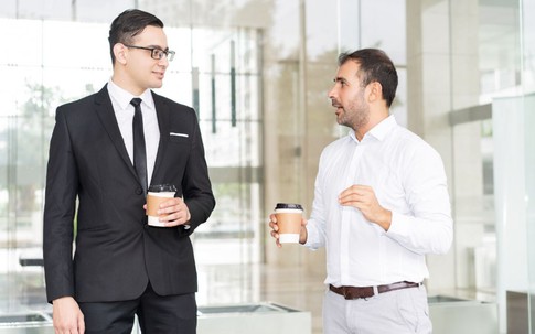 Nghe sếp khen 'bạn vất vả rồi', người EQ cao sẽ không bao giờ đáp 'không có gì'