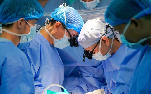 Hành trình 1.600km vận chuyển trái tim, giành giật sự sống cho bé trai 9 tuổi