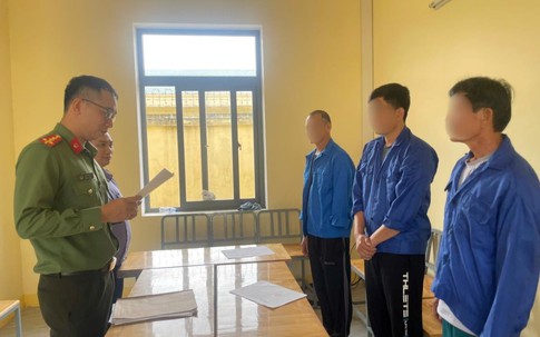 Cưa bom lấy 90kg thuốc nổ đem bán, nhóm đối tượng lĩnh án