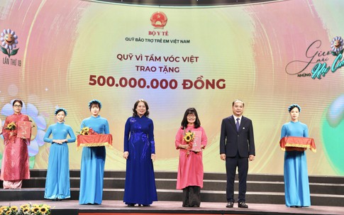 Quỹ Vì Tầm Vóc Việt tài trợ 500 triệu đồng cho chương trình 'Mùa xuân cho em' lần thứ 19