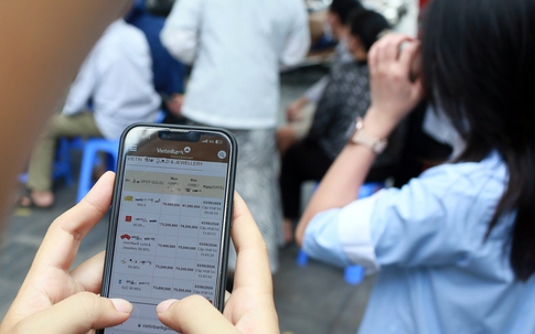 Phí ngân hàng đè nặng ví tiền sinh viên: Ngày nào cũng phải tính từng đồng mới đủ sống giờ lại lo thêm phí ATM