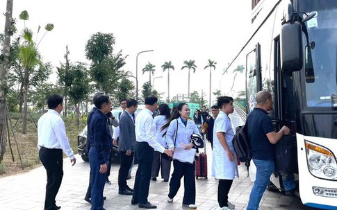 Hình ảnh lực lượng y tế Hải Phòng lên đường hỗ trợ Đắk Lắk khắc phục hậu quả mưa lũ