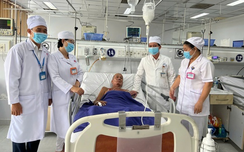 Người đàn ông suy hô hấp cấp, nguy kịch do bất cẩn khi ăn nho xanh