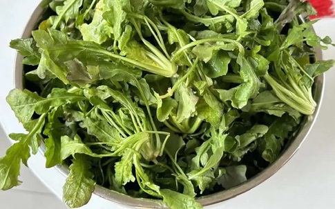 Món ngon ngày lạnh: Thanh nhiệt, mát gan, bổ mắt với món rau “báu vật” của mùa đông