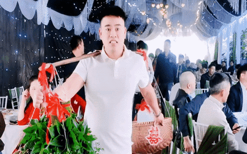 Nhà trai ở Phú Thọ hăm hở gánh lễ sang hàng xóm hỏi cưới gây sốt mạng