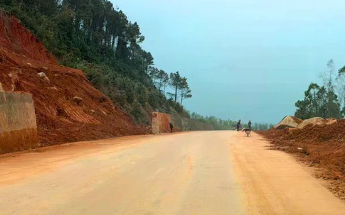 Đường ven biển ở Hà Tĩnh thông tuyến sau hơn 1 tháng bị sạt lở chia cắt