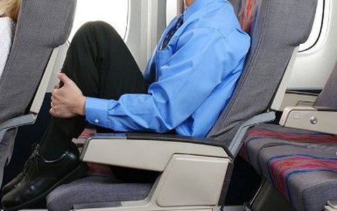 Lý do không phải ai cũng được ngồi ghế cạnh cửa thoát hiểm trên máy bay: Tiêu chuẩn nào cho hành khách ngồi gần cửa thoát hiểm?