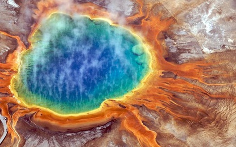 Núi lửa quái vật ở Mỹ “đánh thức” sự sống dưới lòng đất