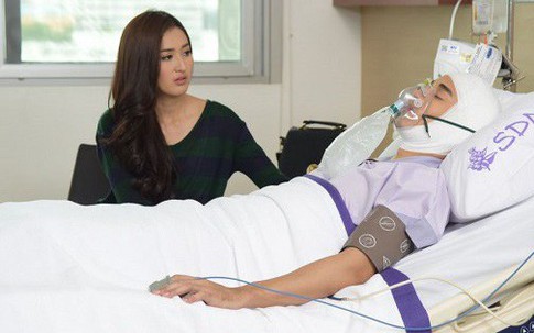 Tôi khó sinh nên phải vào viện trước nửa tháng nhưng chồng không xuất hiện một lần, khi về nhà, nhìn anh nằm bất động mà tôi ngã quỵ