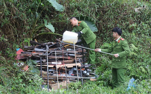 Hà Giang: Tiêu hủy 304 khẩu súng cất giấu trái phép