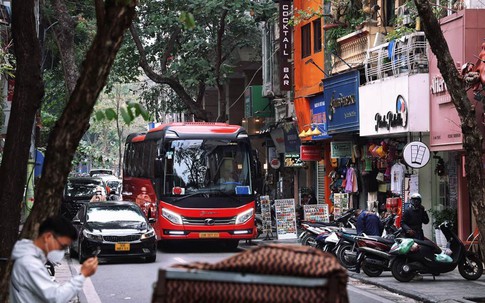 Những phố nào ở khu vực phố cổ và xung quanh hồ Hoàn Kiếm được thí điểm hạn chế xe ô tô trên 16 chỗ hoạt động từ ngày 1/3?