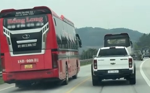 Vượt ẩu trên cao tốc Nội Bài - Lào Cai, tài xế xe khách bị phạt tiền, trừ điểm