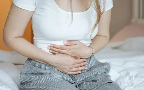4 dấu hiệu lạc nội mạc tử cung chị em không nên bỏ qua