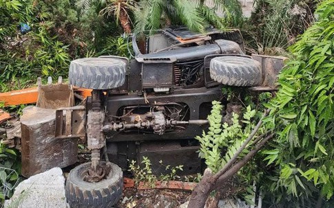 Xe máy xúc rơi xuống bờ kè tại Quảng Ninh, tài xế tử vong