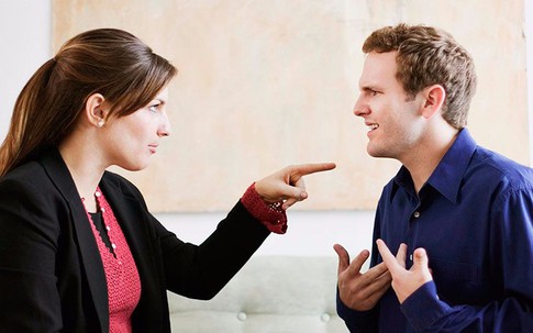Cô gái sốc khi phát hiện nhiều đồ 'lạ' của phụ nữ trong nhà người yêu