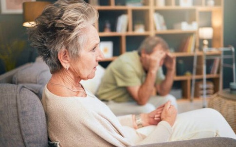 Cung phụng chồng suốt nhiều năm, người phụ nữ quyết ly hôn ở tuổi 65