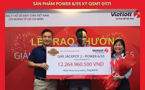 Mua Vietlott trong lúc chờ con tan học, người đàn ông bất ngờ nhận tin ‘đổi đời’