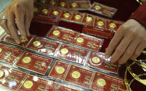 Giá vàng hôm nay 15/4: Vàng SJC, vàng nhẫn Bảo Tín Minh Châu, Doji ra sao khi giá thế giới lao dốc?