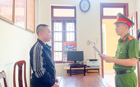 Khởi tố tài xế đỗ xe giữa đường gây tại nạn chết người