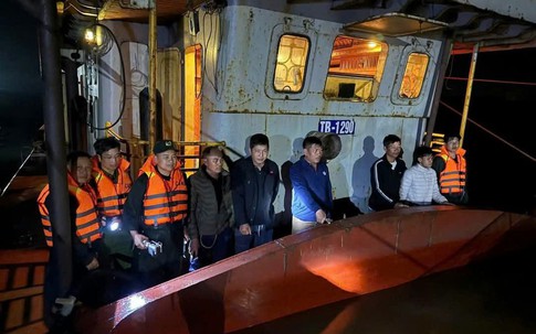 Nam Định: Bắt nhiều tàu khai thác cát trái phép, phát hiện 2 đối tượng làm giả giấy tờ