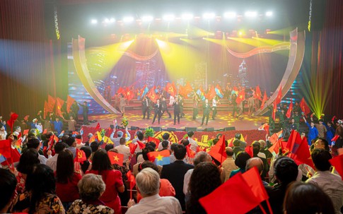 Sau thành công rực rỡ tại Đà Nẵng, "Đảng trong mùa xuân đại thắng" sẽ diễn ra tại Hà Nội